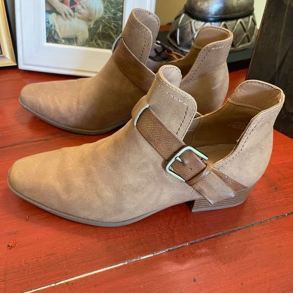 Booties by Wonderly - Picture 2 of 6